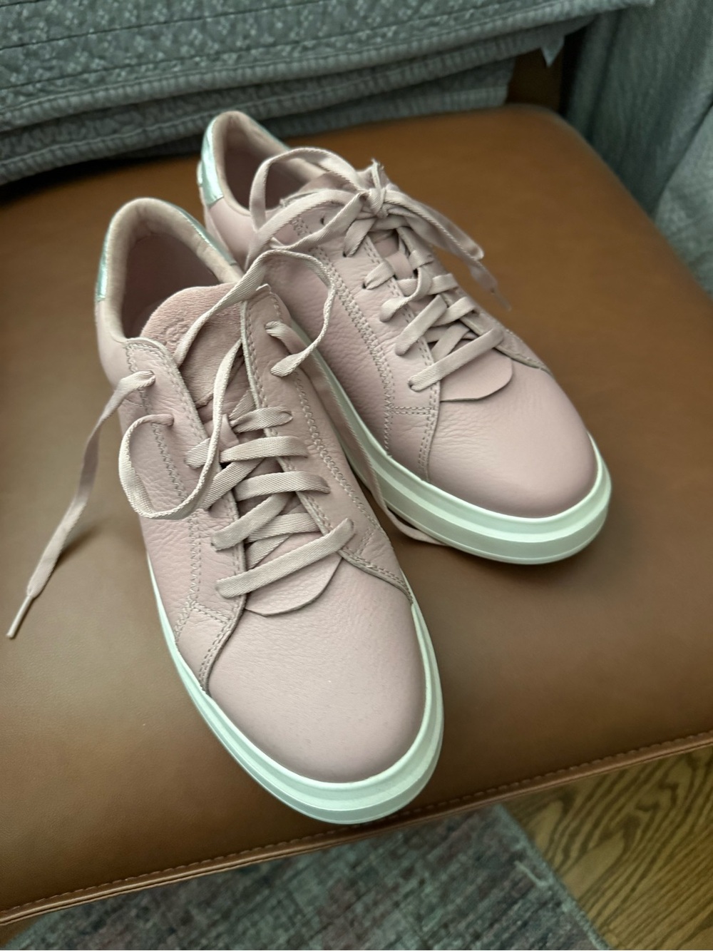 UGG Women’s Pink Leather Lace-Up Platform Sneakers